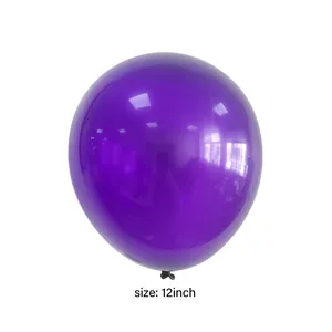 Detail eines hochwertigen 12-Zoll-Latexballons in Violett für Party- und Geburtstagsdeko
