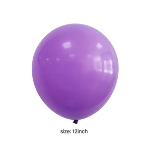 Detail eines 12-Zoll lila Latexballons mit Hochglanz-Finish und Größenangabe