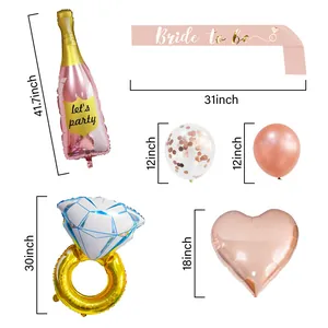 Dettaglio del set palloncini oro rosa con bottiglia di champagne e fascia Bride to be