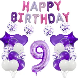 Détail du bouquet de ballons du 9ème anniversaire violet et rose avec des étoiles brillantes