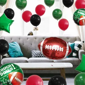 Détail du kit de fête football avec ballons en latex rouge vert et ballon en aluminium touch down