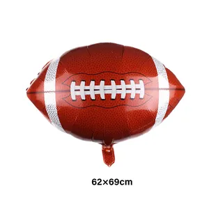 Détail du ballon en aluminium en forme de rugby avec texture brune et coutures