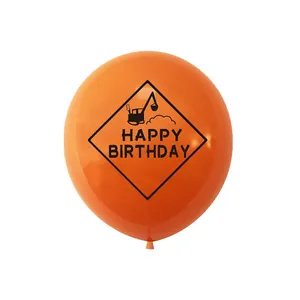 Détail d'un ballon orange en latex avec motif de pelleteuse et texte Happy Birthday