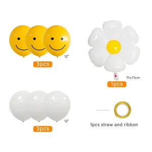 Λεπτομέρεια από κίτρινα μπαλόνια smiley, μπαλόνι μαργαρίτα και σετ με αξεσουάρ
