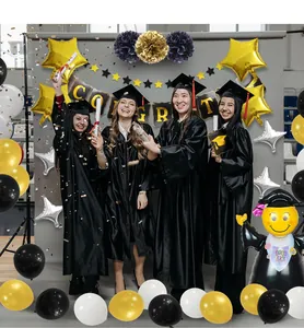 Afstudeerfeest set met zwart gouden ballonnen ster folieballonnen en congrats banner