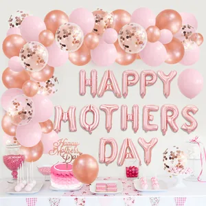 Nahaufnahme der roségoldenen Happy Mothers Day Folienballons mit Konfetti-Details