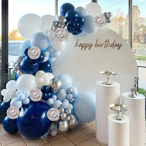 Kit arche de ballons bleu marine et argent avec décor Happy Birthday pour fête