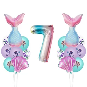 Détail du kit de fête sirène avec grand ballon chiffre 7 dégradé et feuilles de coquillage