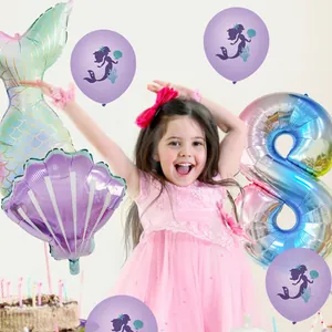 Dettaglio palloncini sirena con numero 8 sfumato e lamina a conchiglia viola