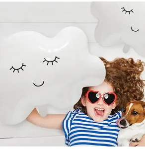 White cloud-shaped balloon with a smiling face for children's birthday party decoration