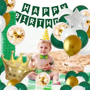 Set compleanno verde e oro con palloncino corona, striscione e ghirlande di nappe