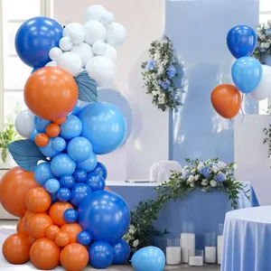 Kit arco di palloncini blu e arancione con foglie di palma per decorazioni di matrimoni