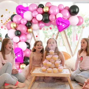 86-teiliges rosa und blaues Ballonbogen-Set mit Herzballons für Babypartys