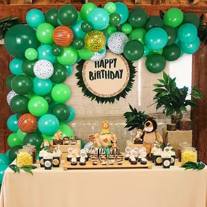 Décoration de fête jungle avec ballons verts et motifs imprimés d'animaux