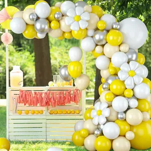 Kit arche de ballons marguerite avec ballons jaunes blancs et argentés pour fête d'été