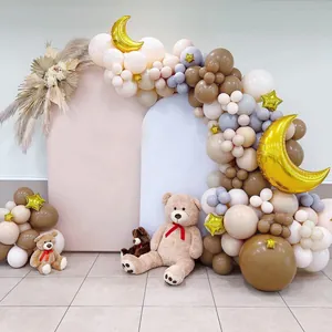 Boho beer ballonboog set met mat wit zandbruine ballonnen en gouden maanster accenten