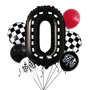 Rennwagen-Geburtstagsballon-Set mit schwarzer Zahl 0 und karierten Folienballons