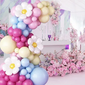 Gänseblümchen Ballonbogen-Set mit makaronrosa, blauen, gelben und rosenroten Ballons