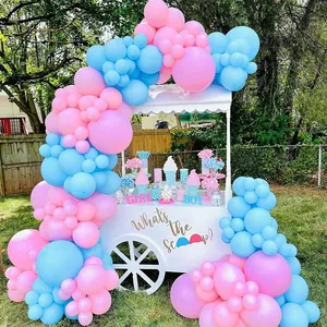 Arche de ballons rose et bleu pour décoration de fête prénatale et révélation du genre