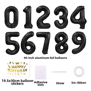 Détails d'un ballon noir de 40 pouces avec autocollants dorés et accessoires de fête