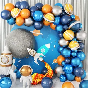 Ruimte thema ballonboog set met astronautenmodellen en raket voor feestdecoratie
