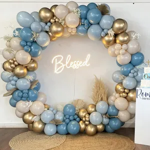 Kit arche de ballons bleu marine, or et crème avec décoration lumineuse Blessed