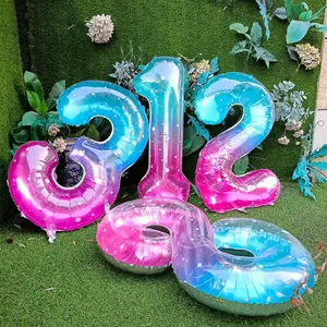 Détail du motif d'étoiles sur ballons numérotés effet sirène au fini métallique