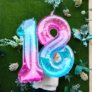 Détail du ballon chiffre 18 dégradé avec étoiles pour décoration d'anniversaire 18 ans
