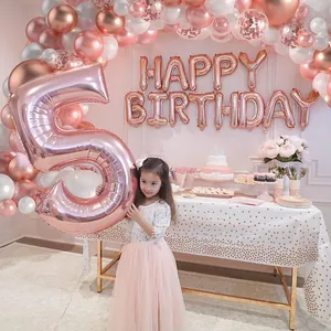 Kit décoration anniversaire or rose avec ballon chiffre 5 et joyeux anniversaire