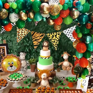 Kit de fête jungle détaillé avec ballons animaux, bannières et décor verdoyant