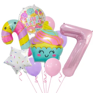 Detail von süßen Eiscreme- und Donut-Partyballons für das 7. Geburtstag-Feierset