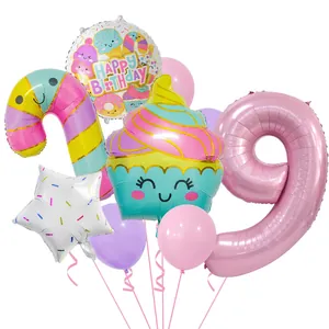 Detail eines bunten Dessert Party Ballon Sets mit großer rosa Zahl Neun zur Feier