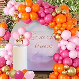 Détail du kit de guirlande de ballons floraux avec ballons rose orange et or pour fête