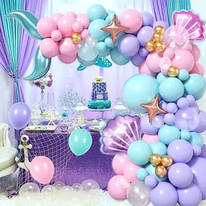 Arche de ballons thème sirène avec ballons macaron et queues de sirène métallisées