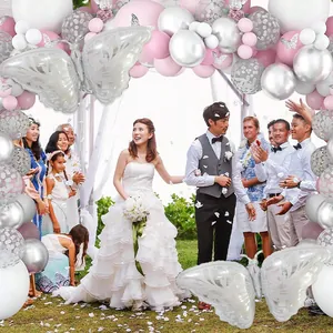 Kit arche de ballons rose et argent avec papillons 3D argentés pour décor de mariage