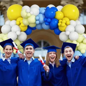 Kit arco di palloncini blu macaron con diplomati per decorazione festa di laurea