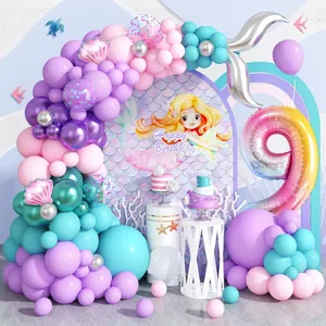 Addobbi festa sirena con palloncini viola e blu, stagnole a conchiglia e palloncino 9