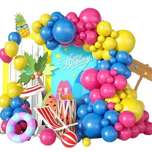 Kit guirnalda globos de playa hawaiana con decoraciones de piña y tabla de surf