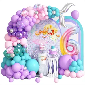 Decorazioni festa sirena con arco di palloncini pastello e palloncino gigante numero 6