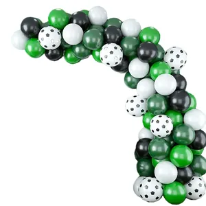 Kit arche de ballons thème football avec ballons de foot en latex verts noirs blancs