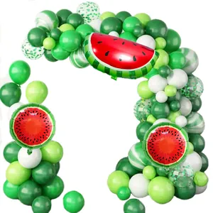 Watermeloen ballonboog set met groene latex ballonnen en fruitvormige folieballonnen
