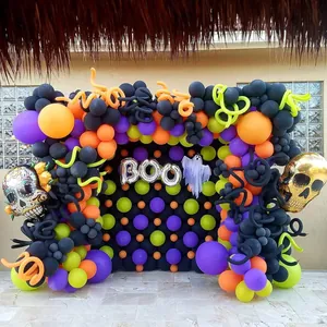 Halloween Ballonbogen-Set mit Totenkopf Geist Ballons und silbernen BOO Buchstaben Deko