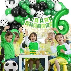Voetbal thema verjaardag decoratie set met groene cijfer 6 ballon en een banner