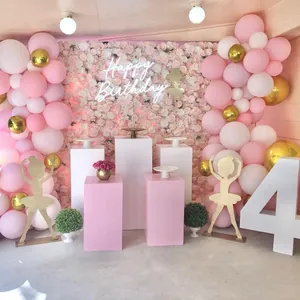 Arco de globos rosa y dorado con pared de flores y letrero de neón Happy Birthday adornos