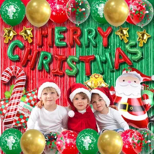 Χριστουγεννιάτικη διακόσμηση με μπαλόνια Merry Christmas, Άγιο Βασίλη και κουρτίνα tinsel