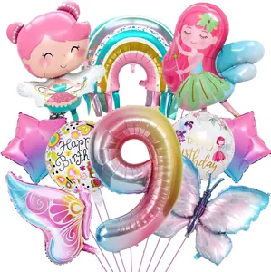 Dettaglio di palloncini fata e sirena con grande numero 9 per festa di 9 compleanno
