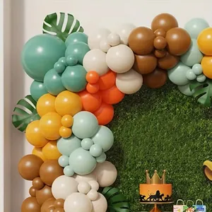 Nahaufnahme der Dschungel-Ballongirlande mit Monstera-Blättern für Geburtstagsdeko