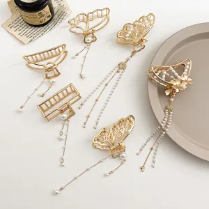 Pinces à cheveux papillon dorées élégantes avec pompons de perles en six modèles variés