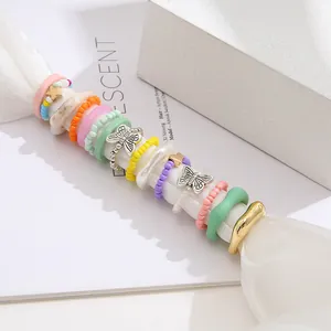 Set di 16 anelli boho colorati in resina e perline con ciondoli a farfalla e a cuore