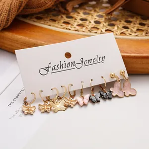 Set di 6 paia di orecchini a farfalla dorati con pendenti in smalto rosa e nero